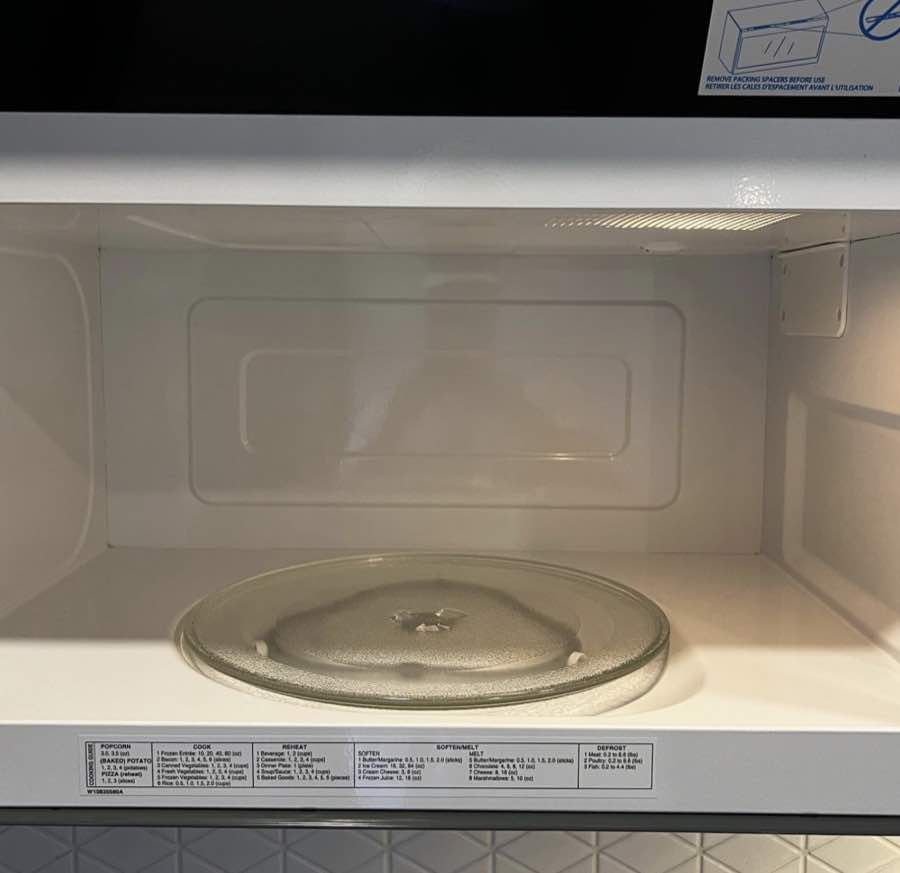 Clean microwave interior